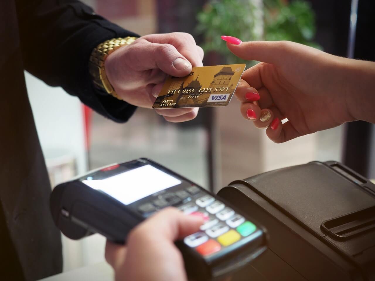 10 Reasons to Use Credit Card